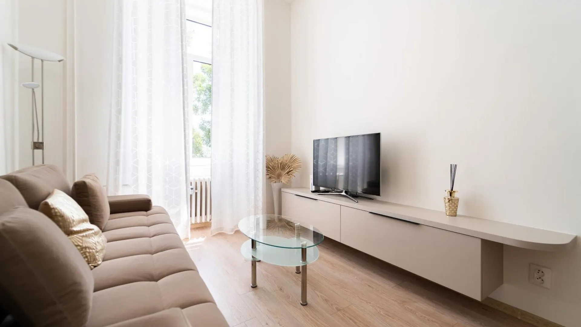 Bastion Apartments - Brno 0*,